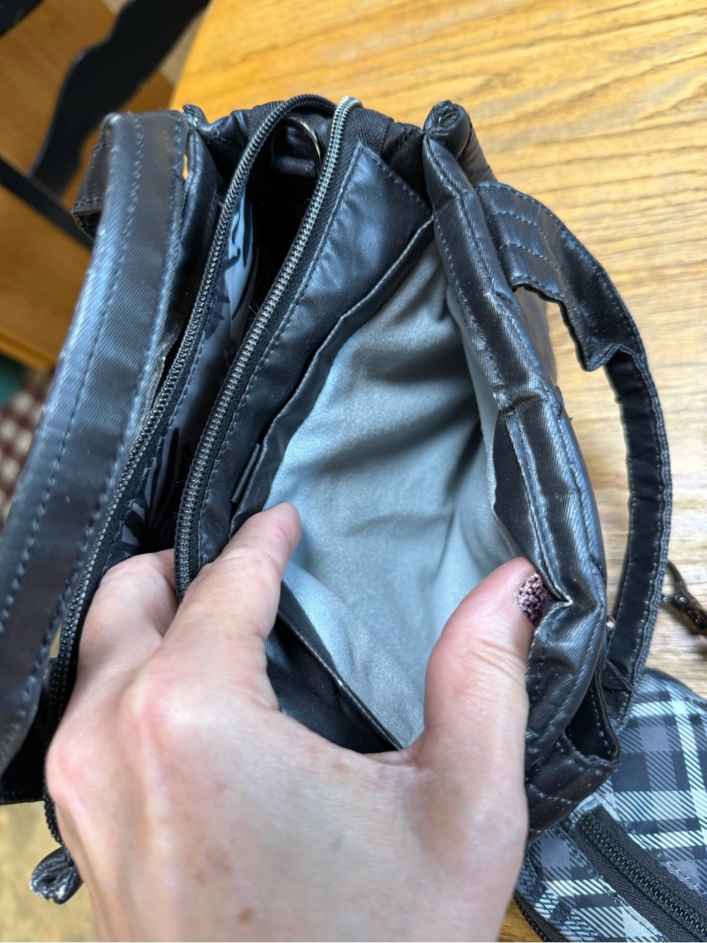 Lug Jitterbug in Metallic Black with Lug Splits Wallet and Crossbody Strap. - Picture 3 of 9
